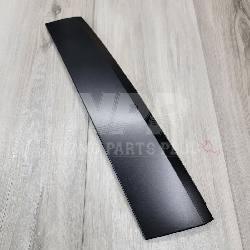 Cargue la imagen en el visor de la galería, Nissan R34 Skyline Coupe RH Exterior B-Pillar Finisher - NizmoPartsPlug
