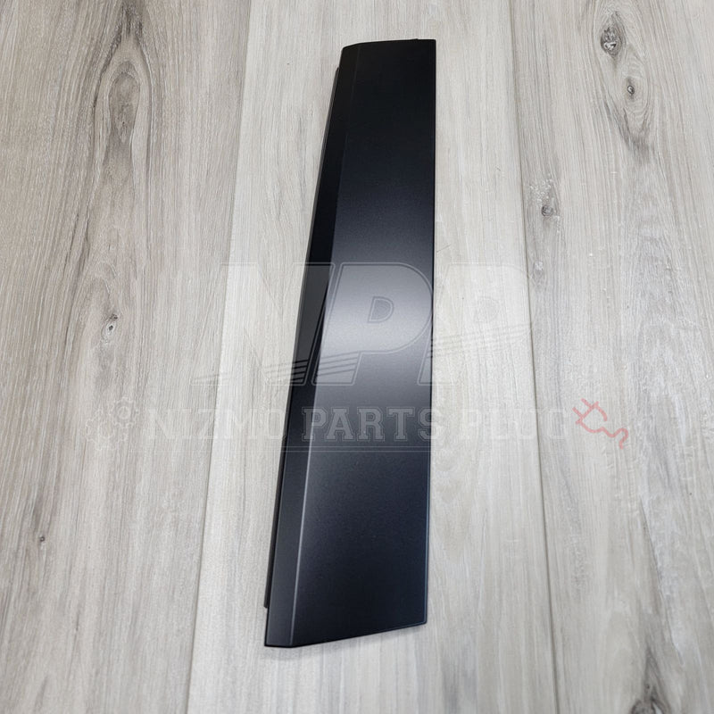 Cargue la imagen en el visor de la galería, Nissan R34 Skyline Coupe LH Exterior B-Pillar Finisher - NizmoPartsPlug
