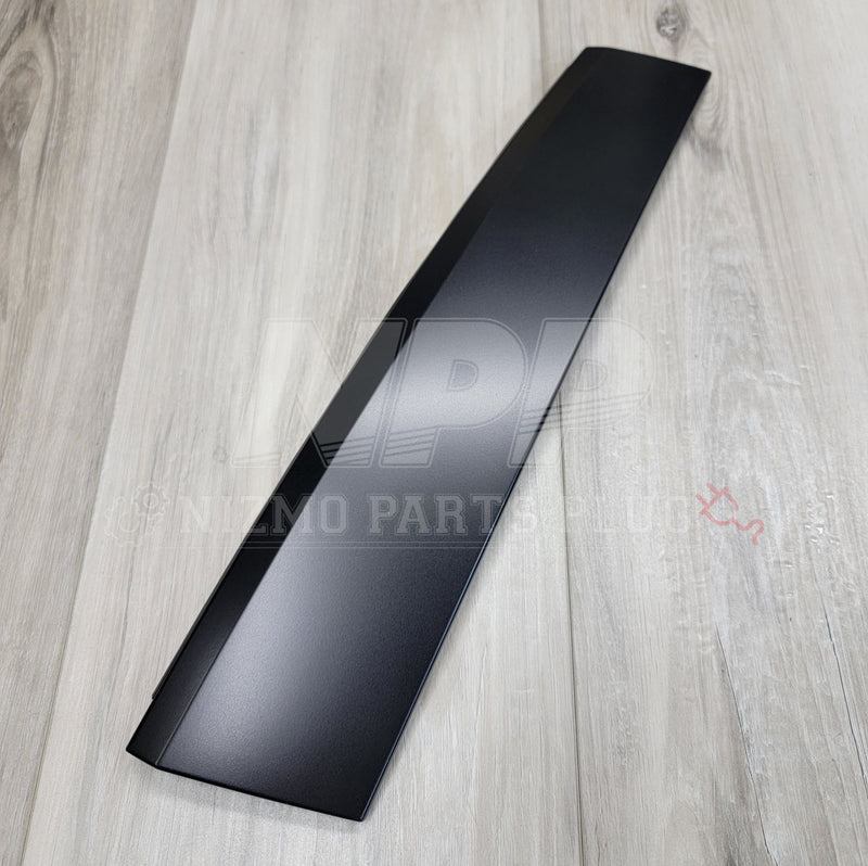 Cargue la imagen en el visor de la galería, Nissan R34 Skyline Coupe LH Exterior B-Pillar Finisher - NizmoPartsPlug
