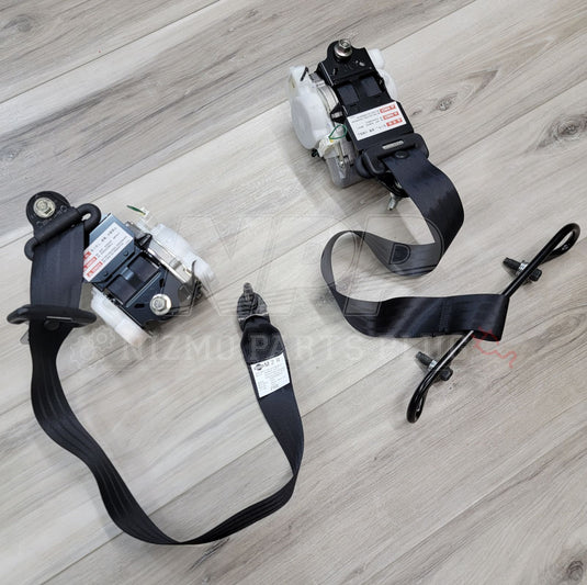 Nissan R34 Skyline GTR Front Seat Belt Set (Early Model) - NizmoPartsPlug
