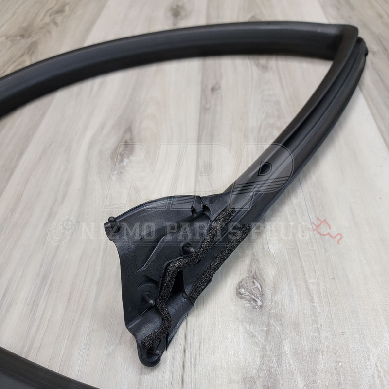 ギャラリービューアに画像をロードする, Nissan R32 Skyline Coupe RH Upper Window Weatherstrip - NizmoPartsPlug
