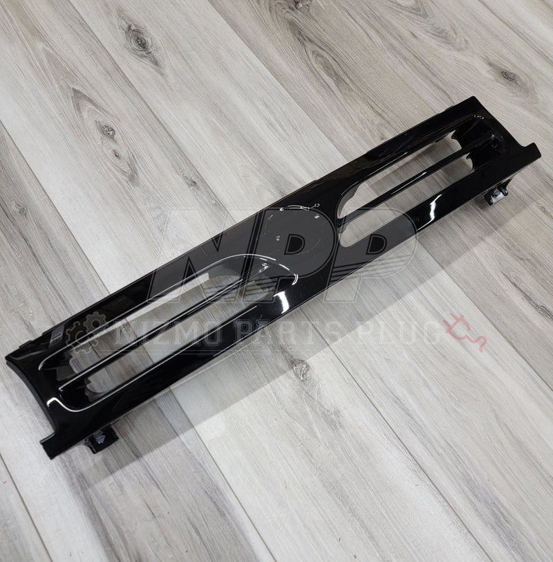 Load image into Gallery viewer, Nissan P10 Primera/Pulsar Front Grill Assembly - NizmoPartsPlug
