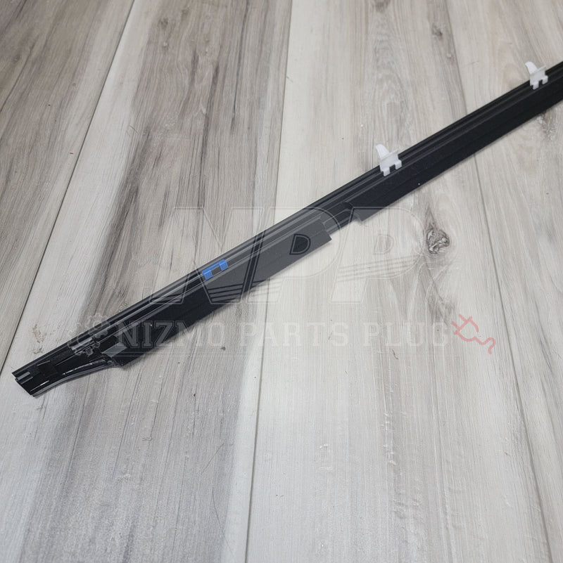 Load image into Gallery viewer, Nissan R34 Skyline Sedan Rear LH Outer Door Molding - NizmoPartsPlug
