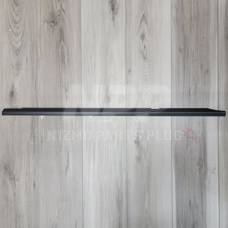 Load image into Gallery viewer, Nissan R34 Skyline Sedan Rear LH Outer Door Molding - NizmoPartsPlug
