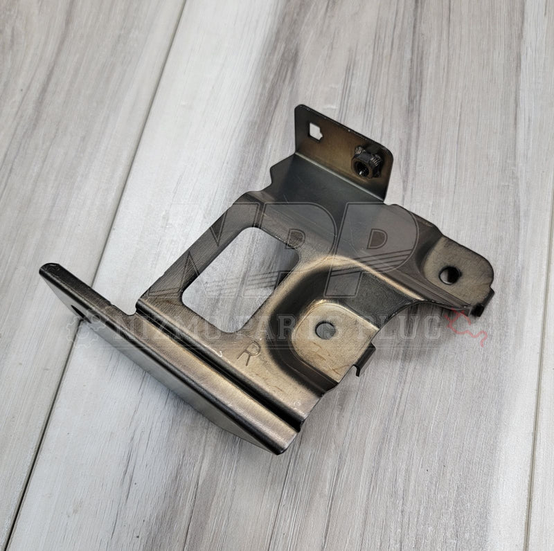 Load image into Gallery viewer, Nissan R34 Skyline GTR RH Headlight Bracket - NizmoPartsPlug
