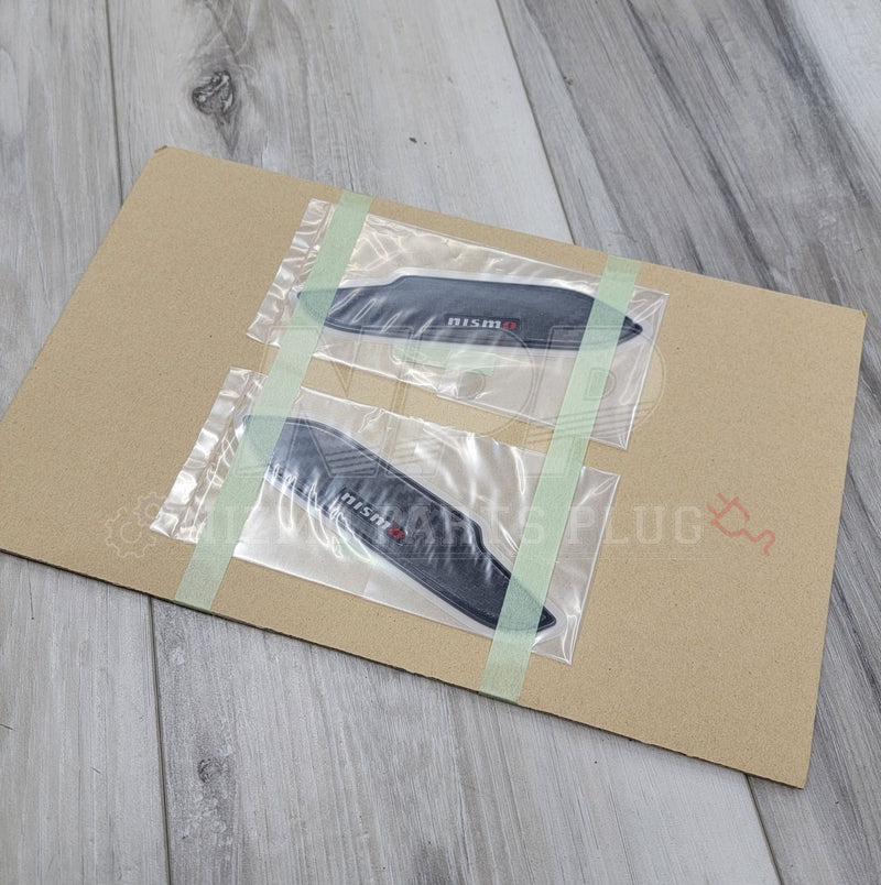 Load image into Gallery viewer, R32 Nismo Carbon Fiber Door Handle Protector Kit
