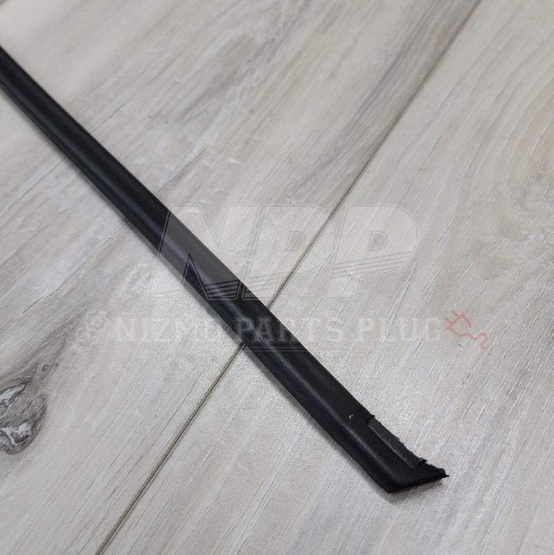 ギャラリービューアに画像をロードする, Nissan R32 Skyline GTR Front Bumper Headlight Seal - NizmoPartsPlug
